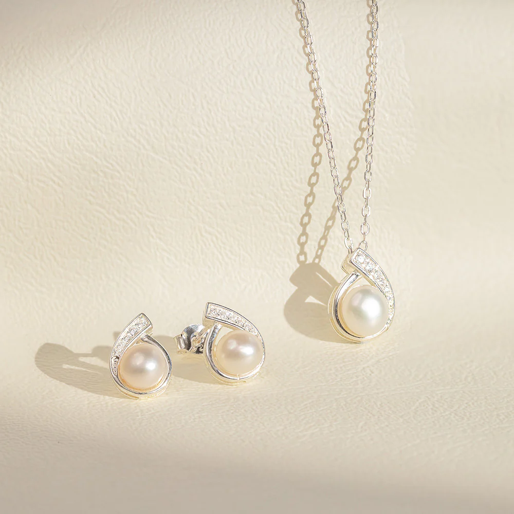 Sterling Silver Boxed Freshwater Pearl and Zirconia Set on Chain - Image 4