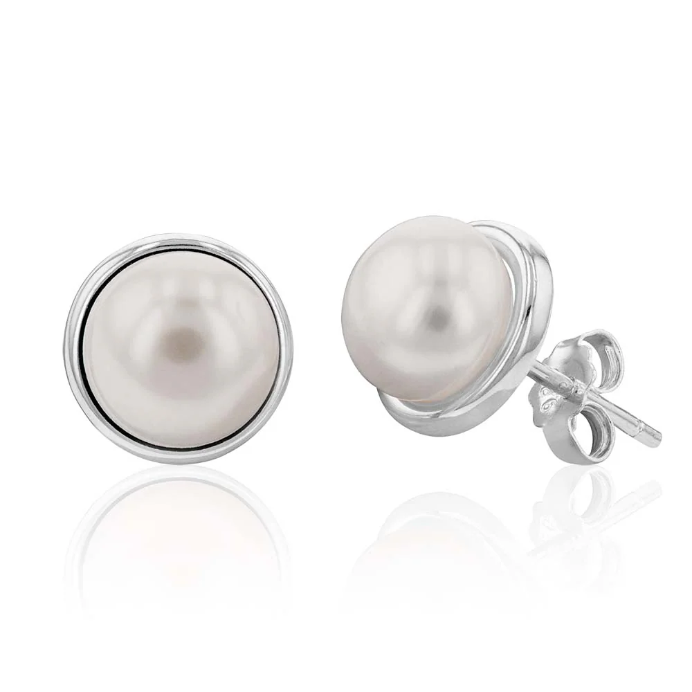 Sterling Silver Boxed Freshwater Pearl Pendant and Earring Set with 45cm Chain - Image 3