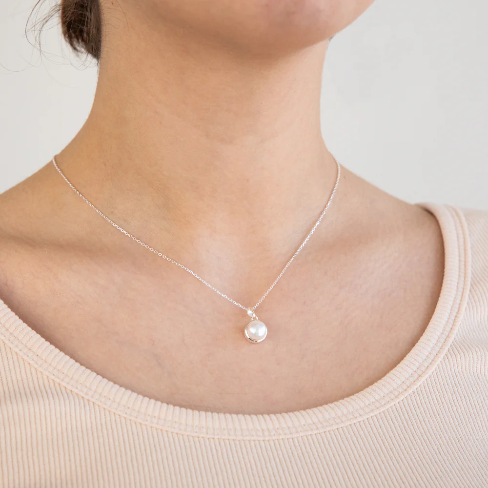 Sterling Silver Boxed Freshwater Pearl Pendant and Earring Set with 45cm Chain - Image 4