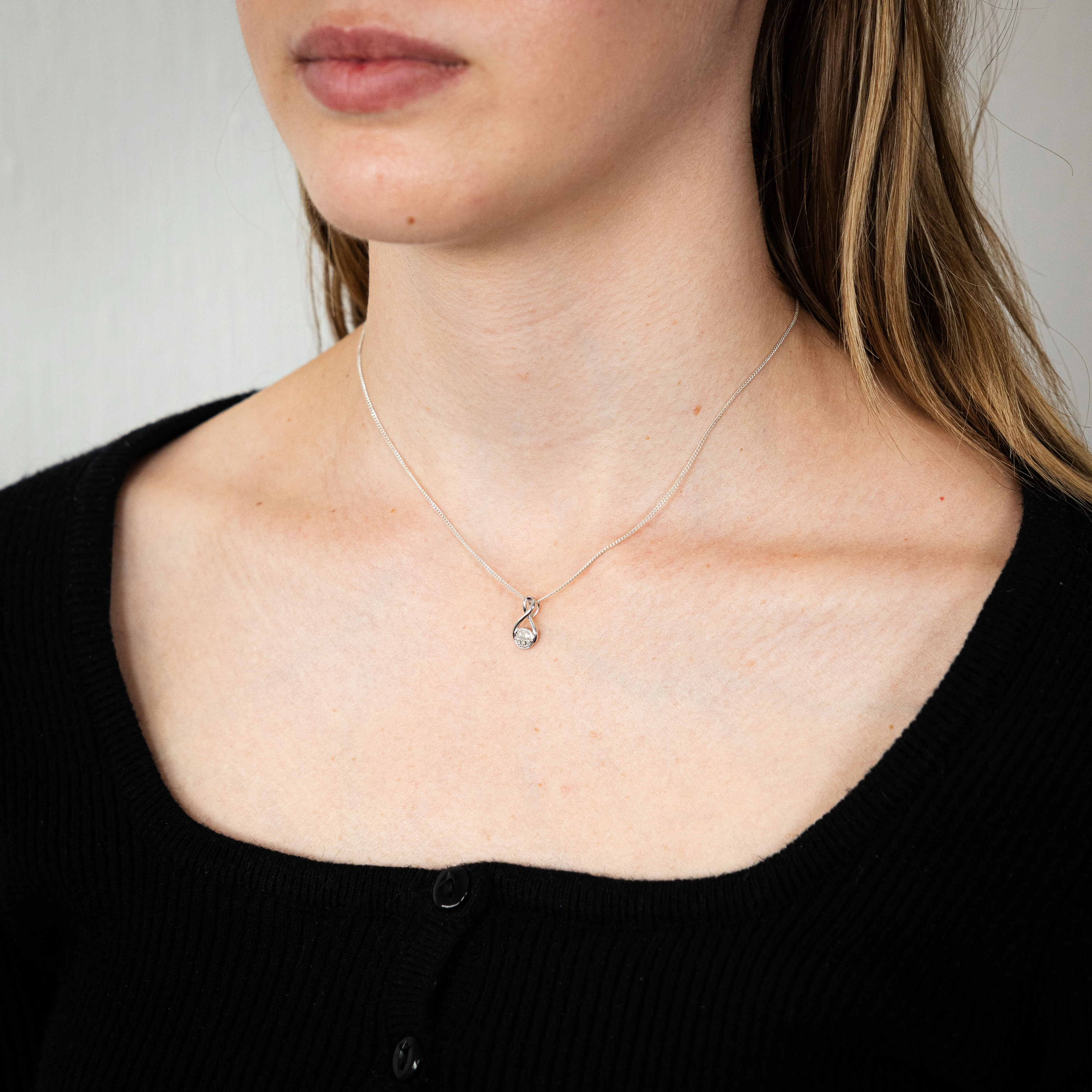 Sterling Silver Diamond Pendant with 7 Brilliant Cut Diamonds - Image 2