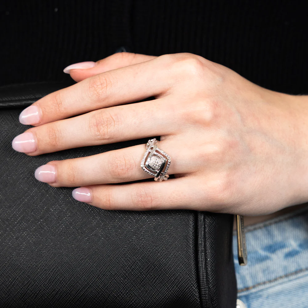 Sterling Silver Diamond Ring with 10 Brilliant Cut Diamonds - Image 3