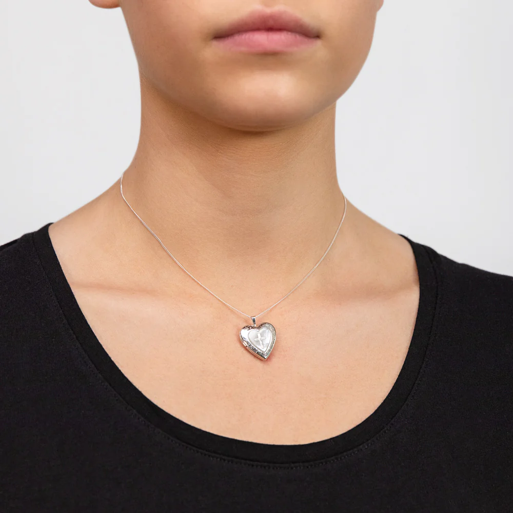 Sterling Silver Mother Of Pearl 20mm Heart Locket - Image 3