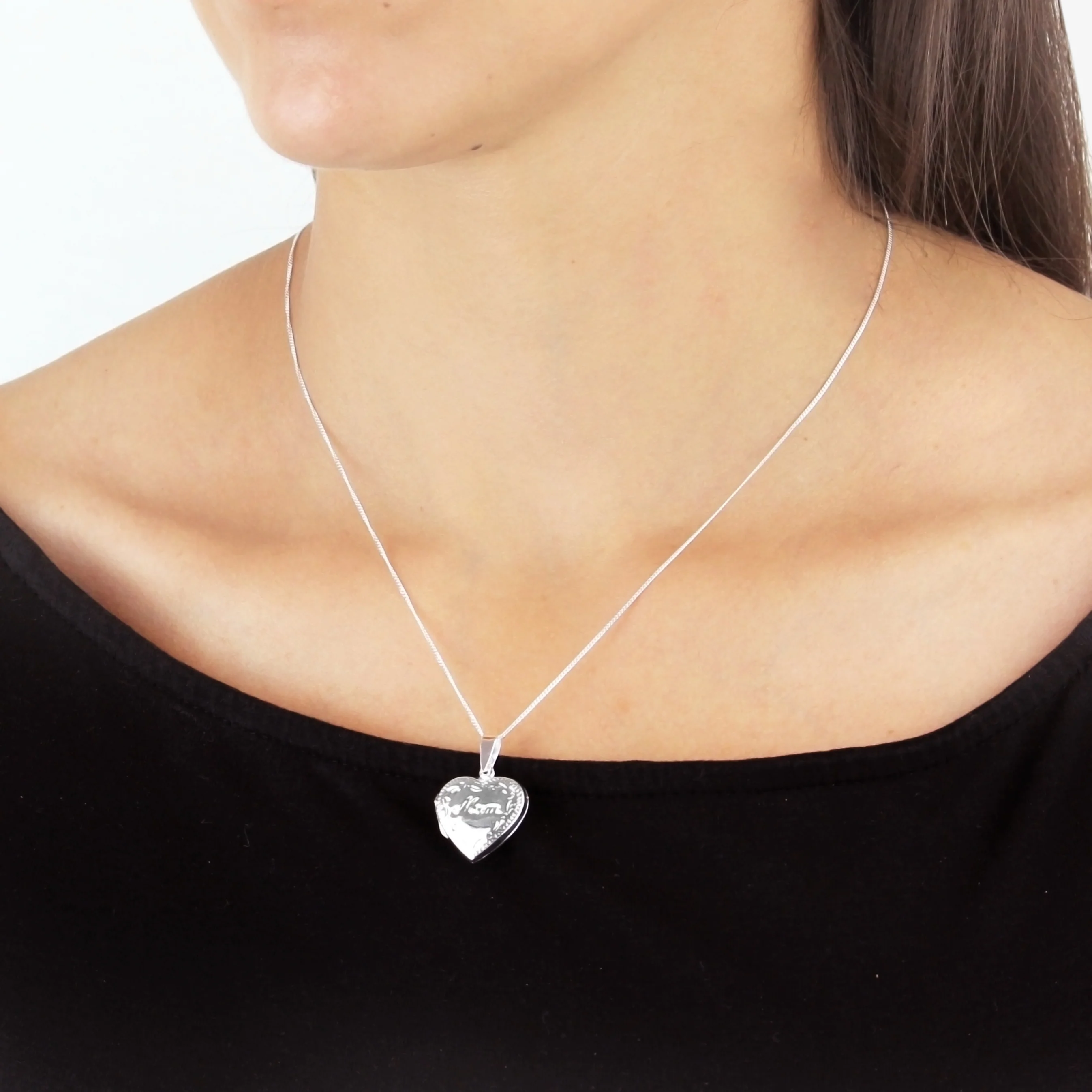 Sterling Silver 'Mum' Locket with Engraved Edge on 46cm Sterling Silver Chain - Image 3