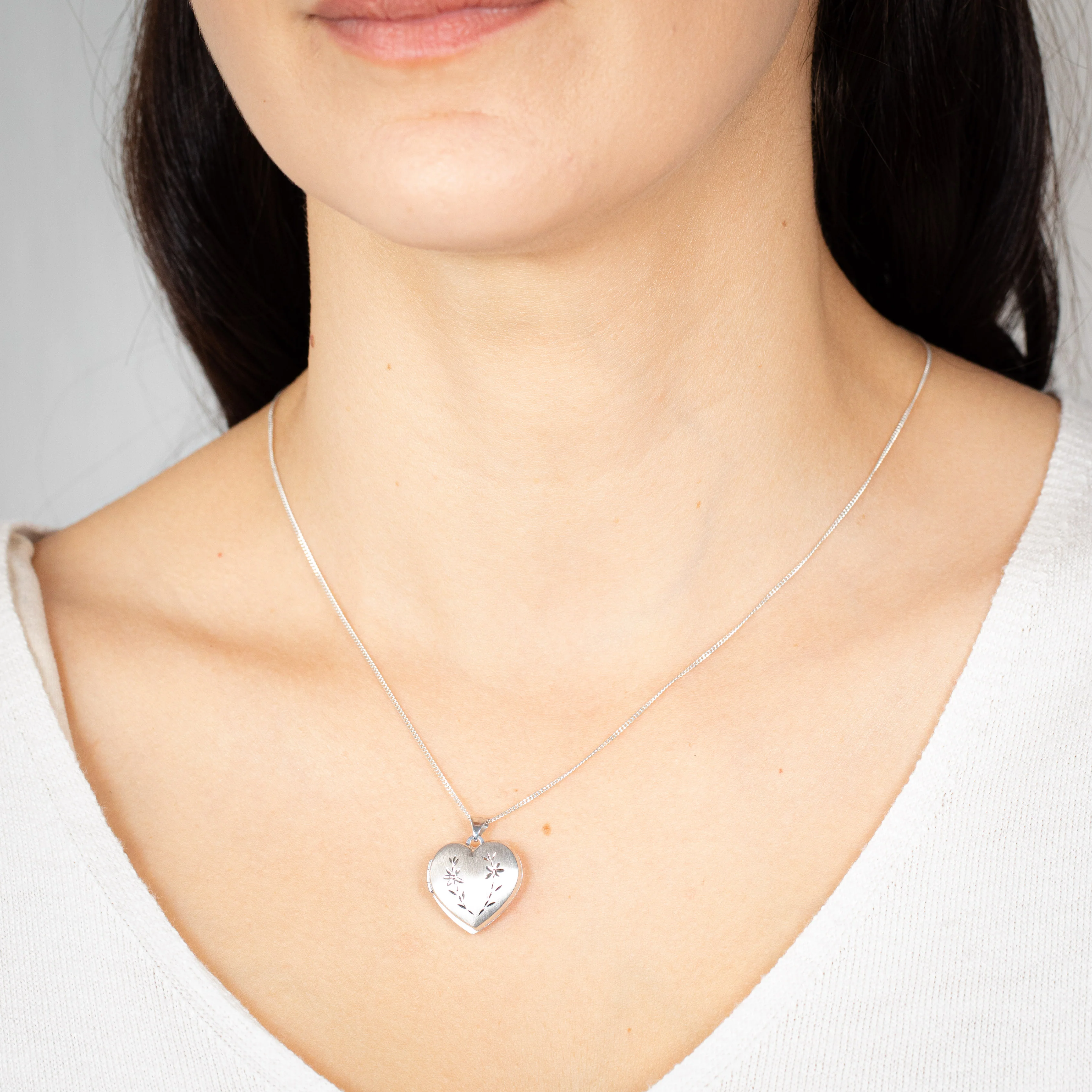 Sterling Silver Rhodium Plated Engraved Heart Locket - Image 3