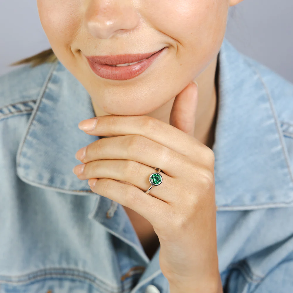 Sterling Silver Round Bezel Set Green Cubic Zirconia Ring - Image 3