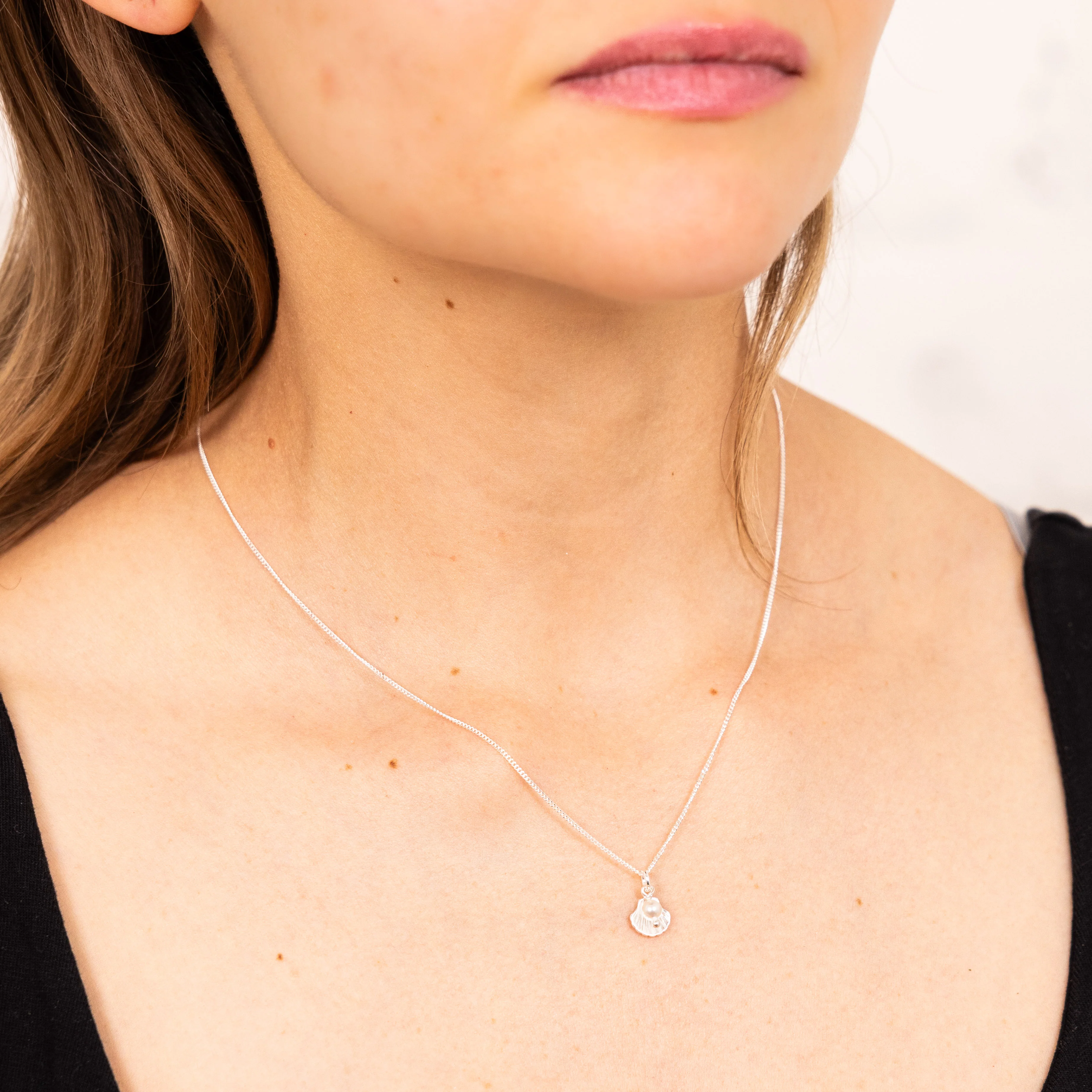 Sterling Silver Shell Pendant On 42+3cm Chain - Image 3